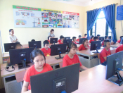 Học sinh khối lớp 5 trường Tiểu học Bế Văn Đàn tham gia cuộc thi Olympic tiếng Anh (IOE) trên Internet năm học 2019-2020