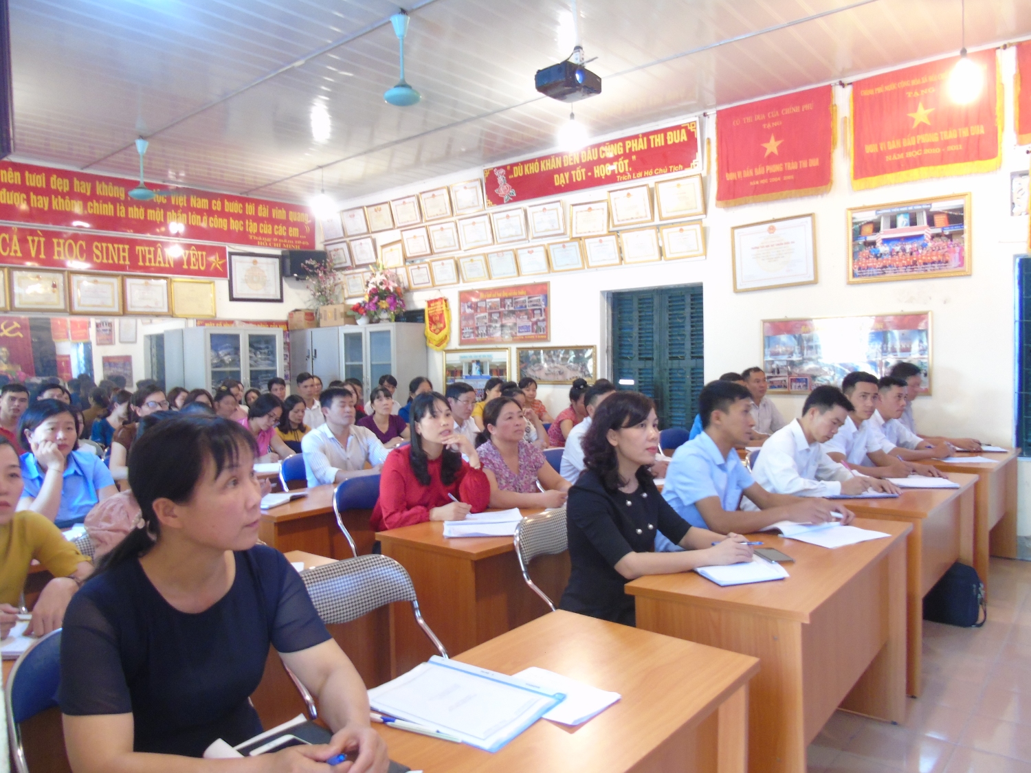 Thảo luận dạy học VNEN