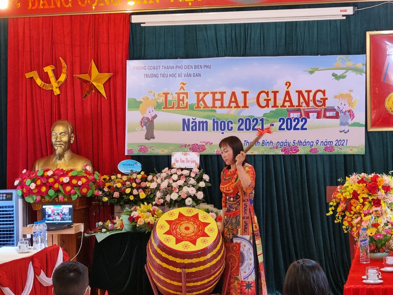 Đánh trống trường