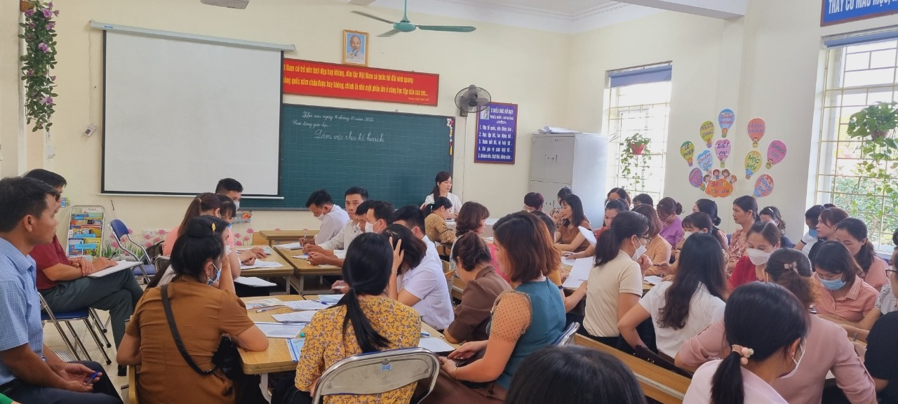 GV các trường thảo luận chuyên môn