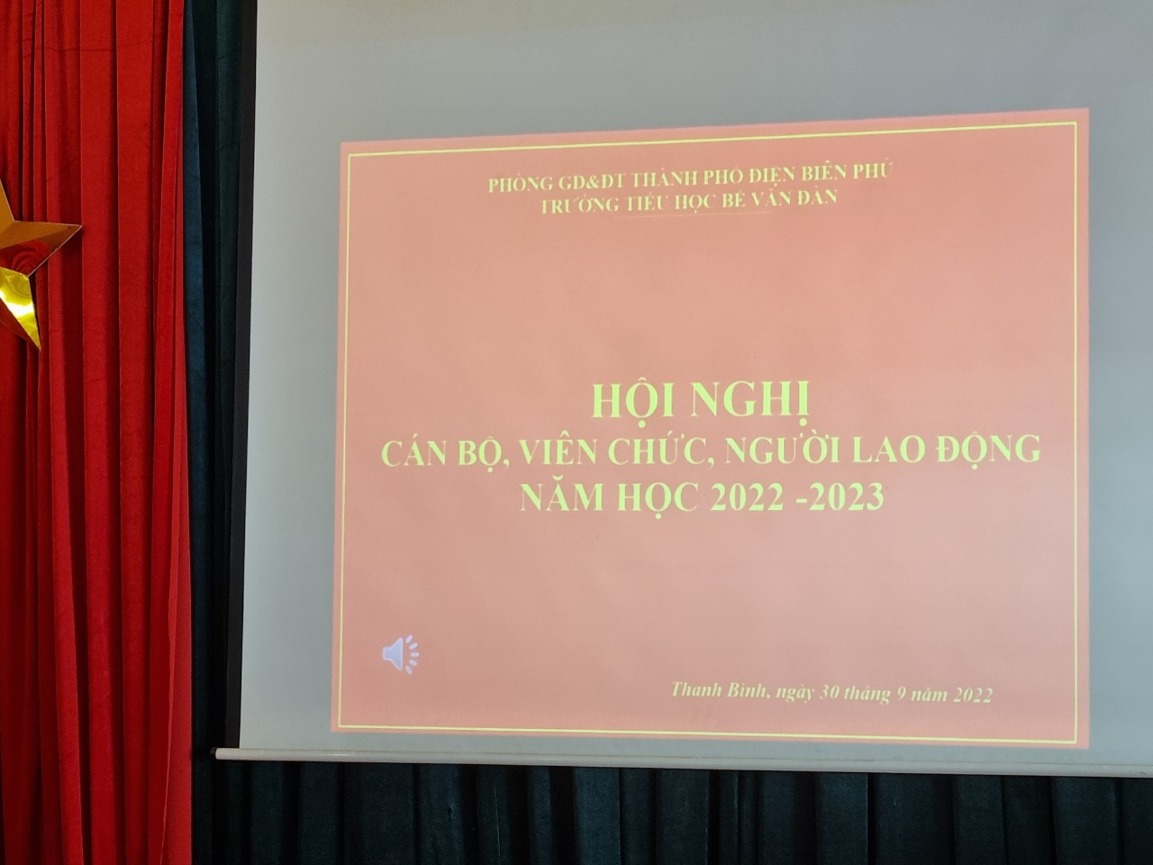 Phông Hội nghị