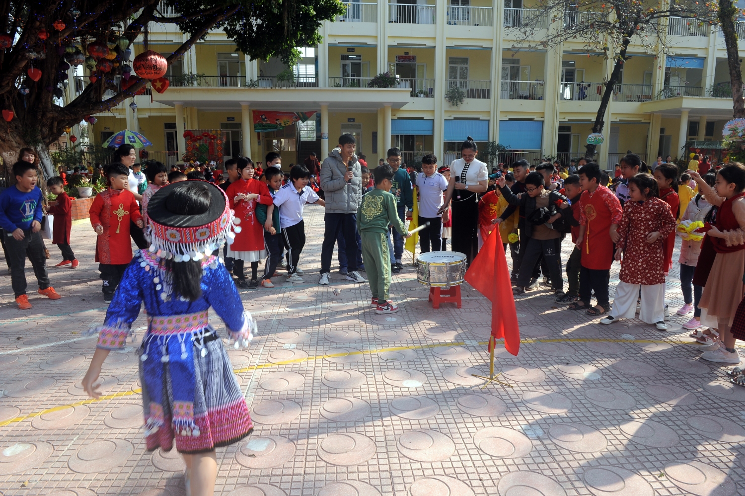 Bịt mắt đánh trống